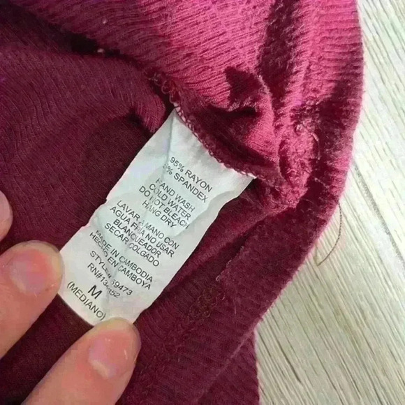 Ambiance Maroon V-Neck Tee Size Medium - Picture 7 of 10